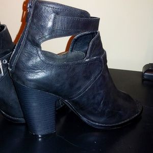 G by Guess blk peep toe size 9